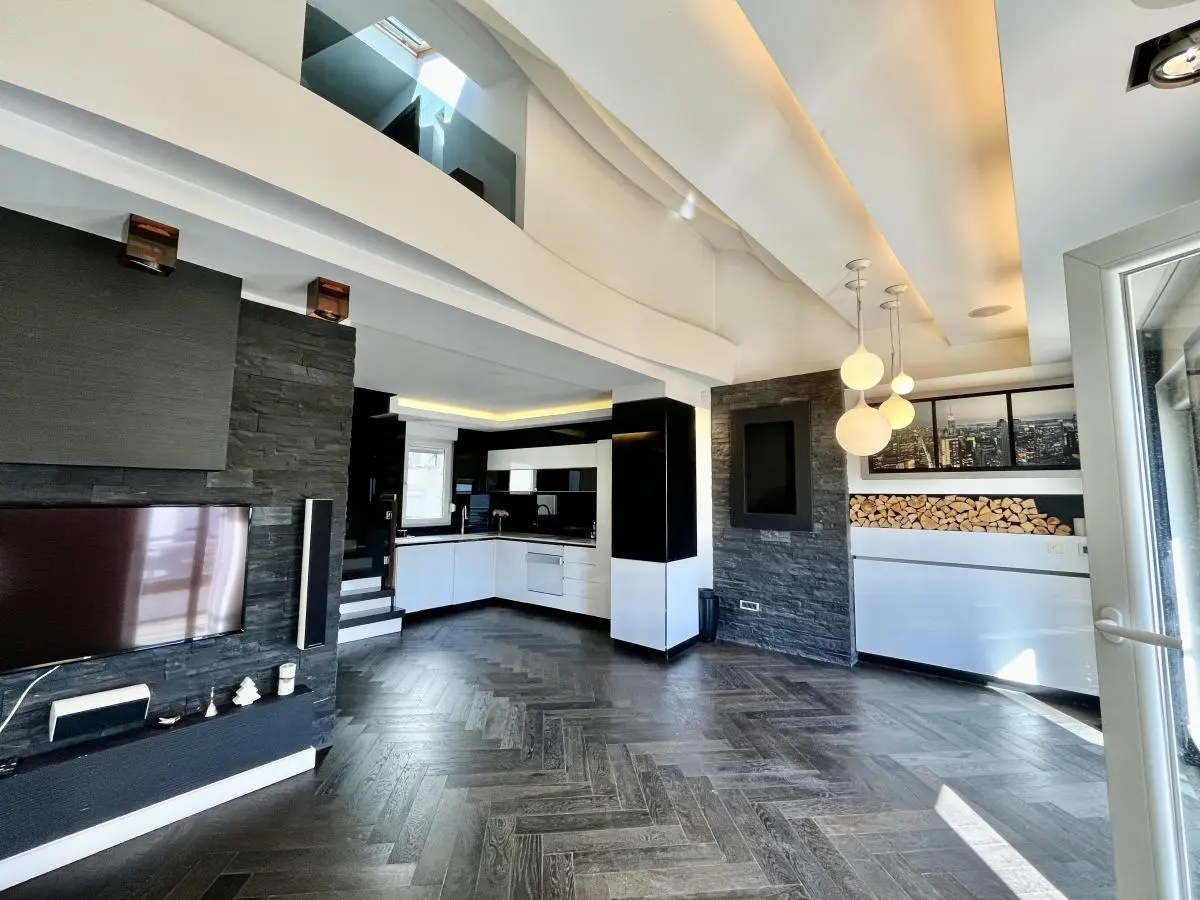 Stylish 4-Room Penthouse Duplex
