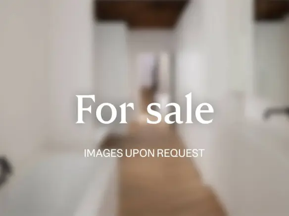 Unique property of exceptional size in a prime location, suitable for Golden Visa