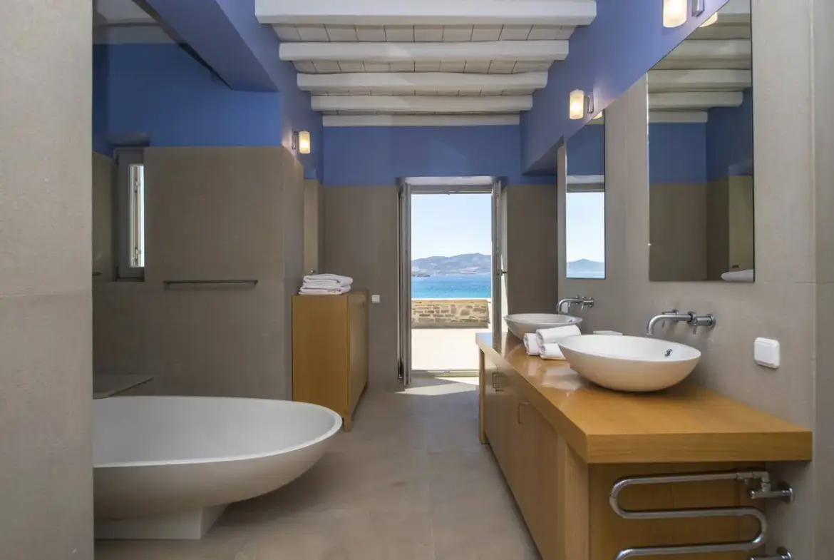 Venus:Beachfront Mansion with Vineyard and Pool in Paros