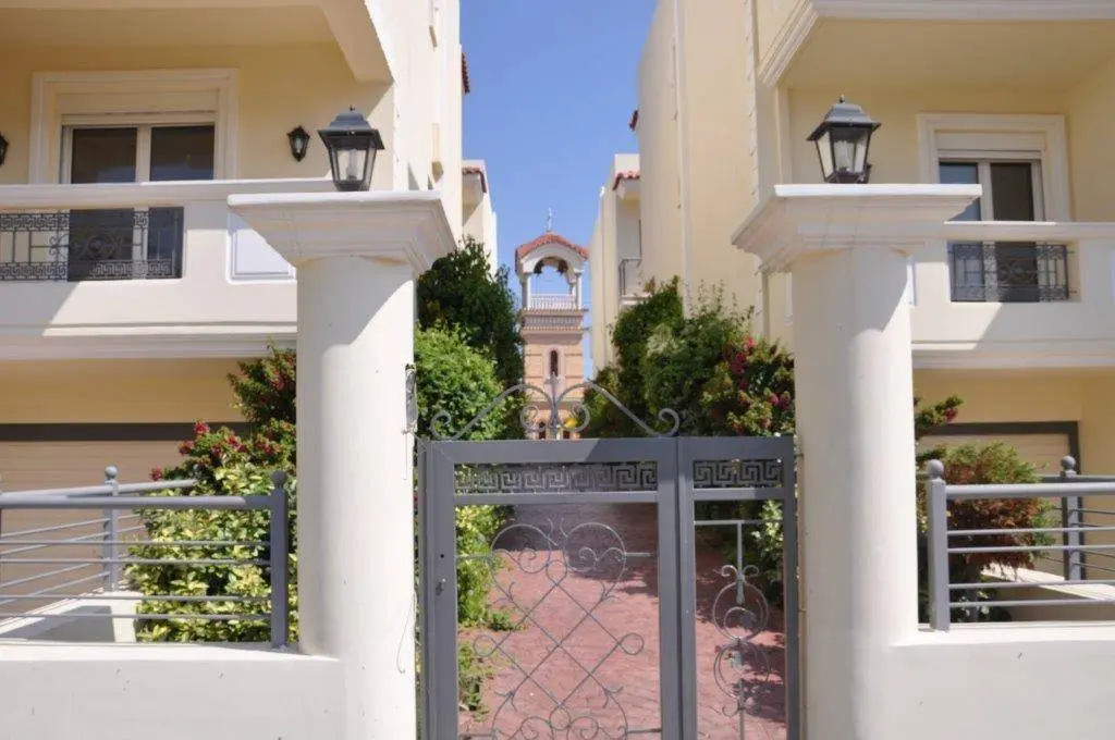 Complex of 13 luxury maisonettes in Kato Almiri, Corinthia