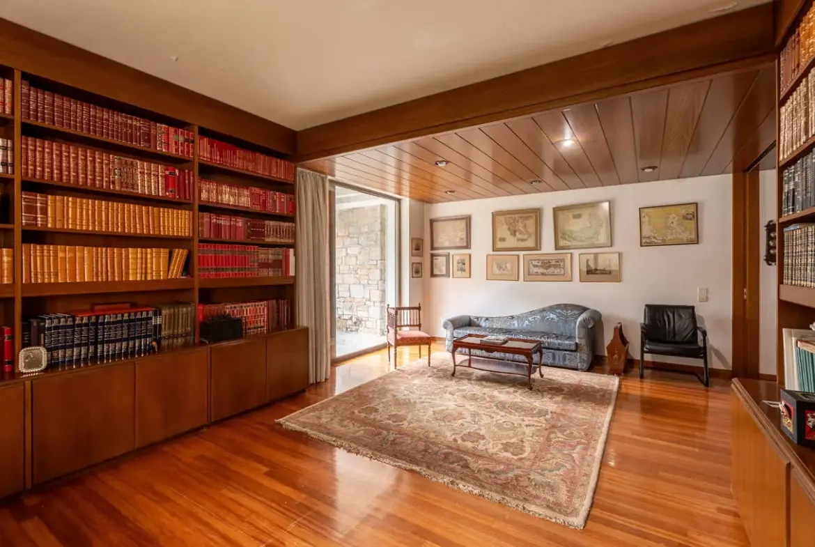 Remarkable mansion on a 5,093 sq.m. plot in Kefalari