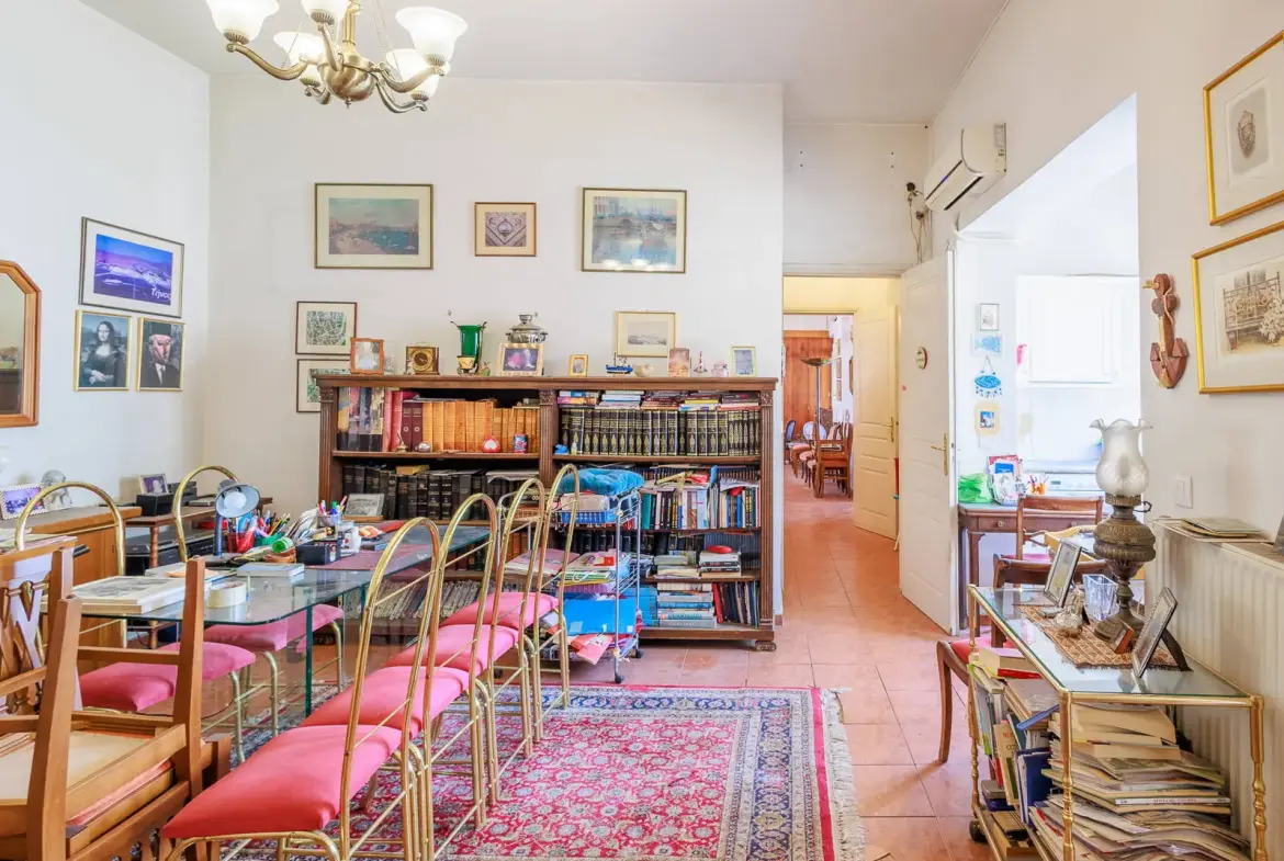 Historic detached house in Plaka with large courtyard