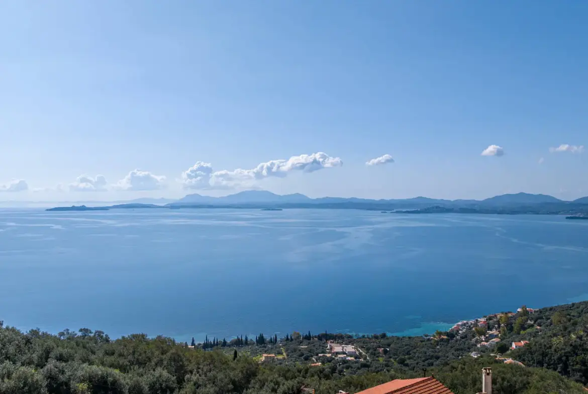 Luxurious villa with pool and views in Vigglatouri, Corfu