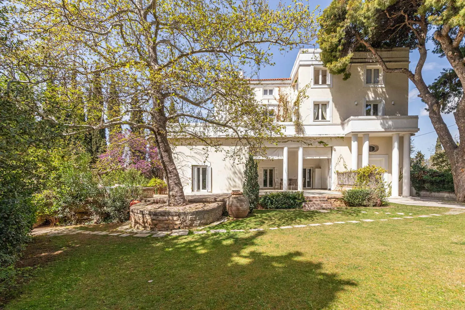 bh-1a18a63d7c9a Historic mansion on a 2,260 sq.m. plot