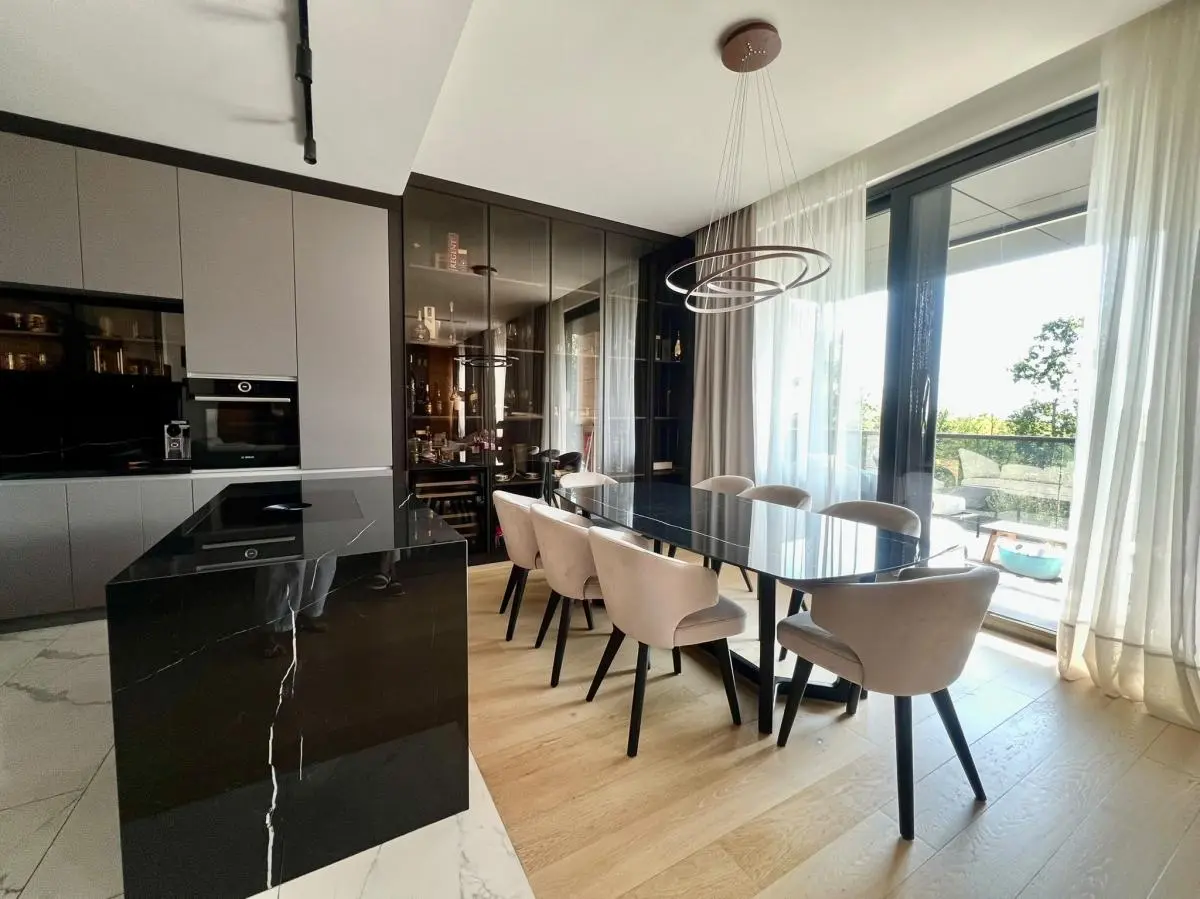 Family apartment with 2 garage parking spaces and a storage room