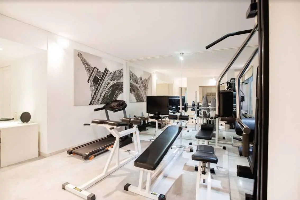 Timeless detached residence just a 5-minute walk from Vouliagmeni beach