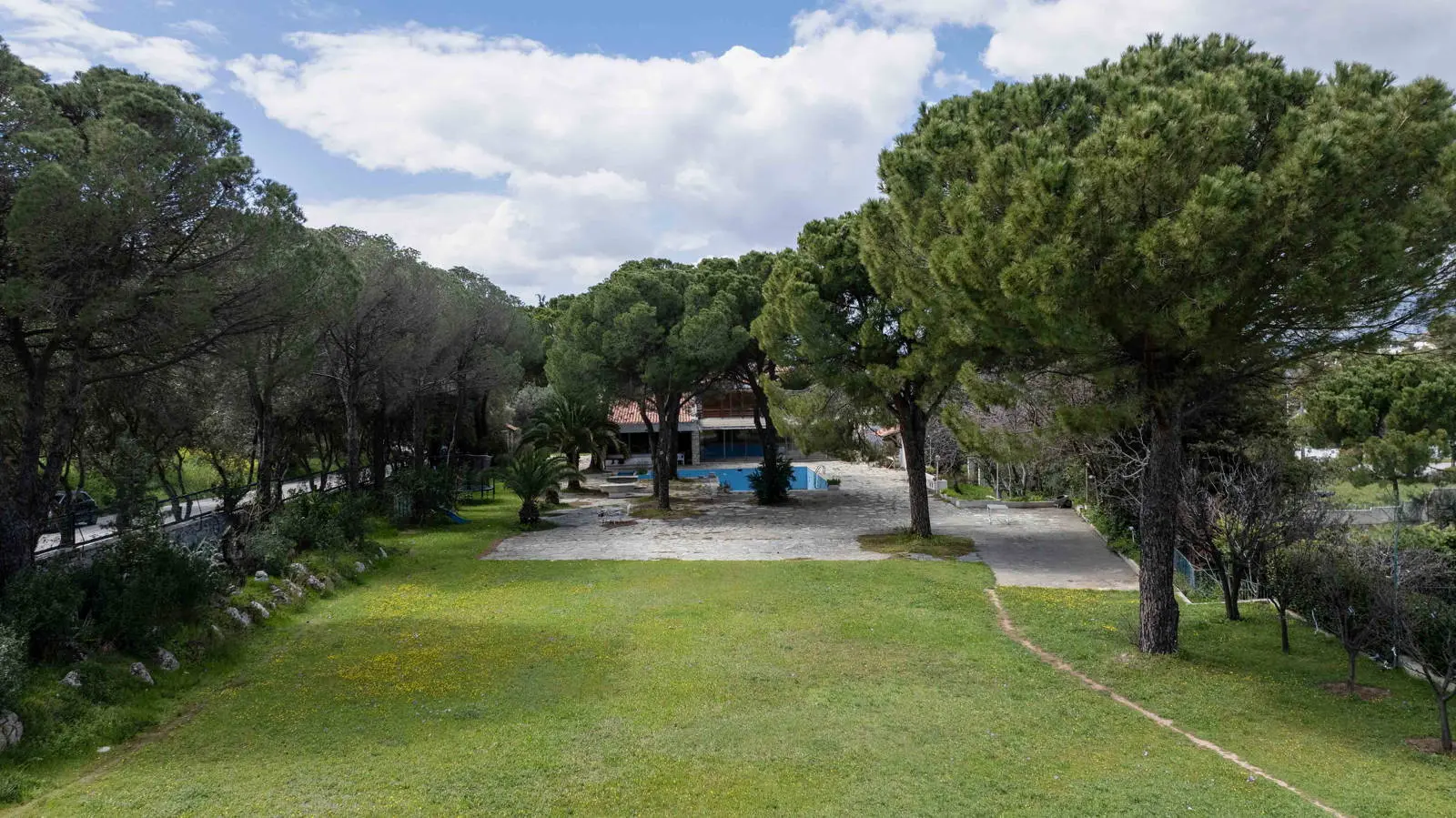 Remarkable mansion on a 5,093 sq.m. plot in Kefalari