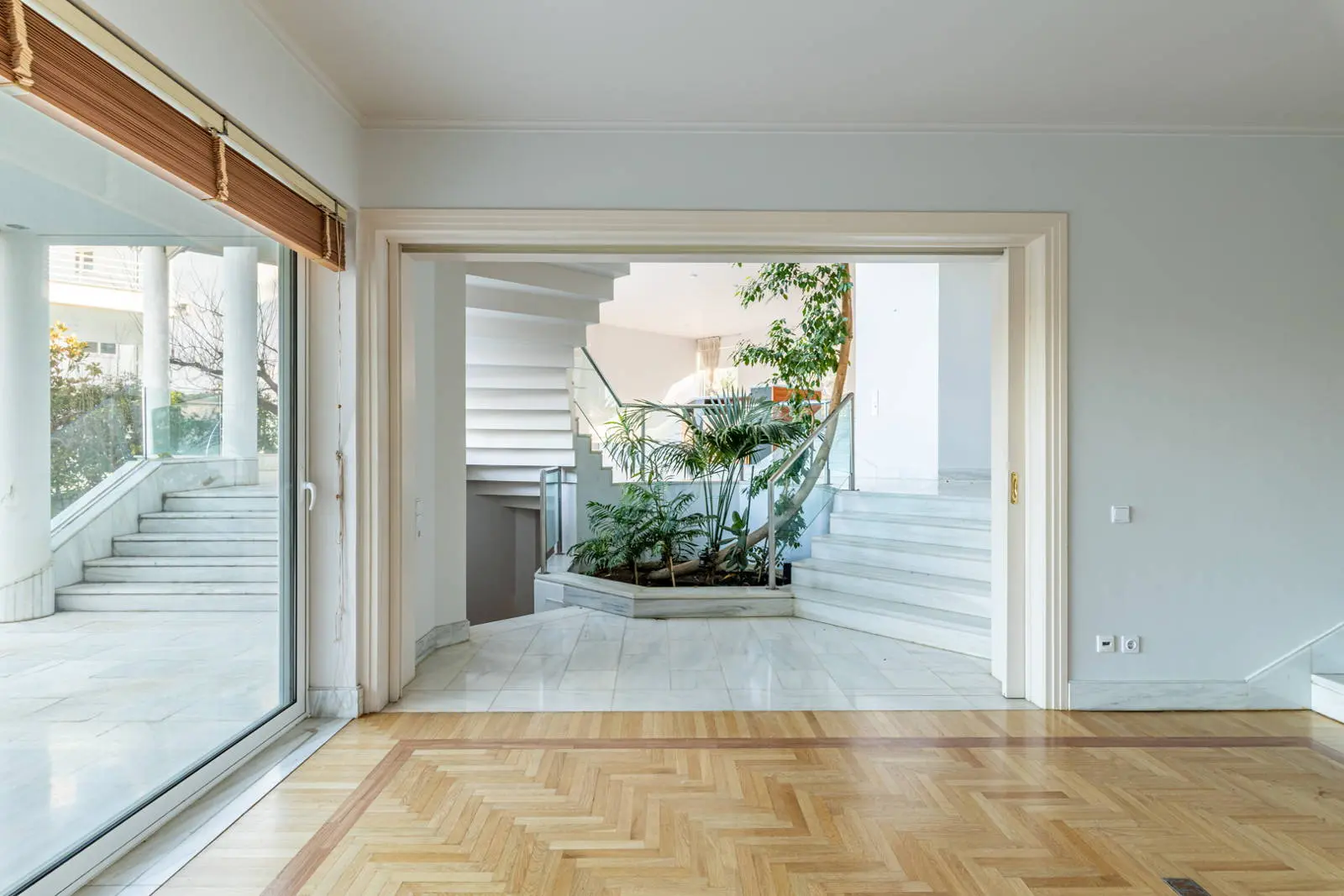 bh-1d05f303ab01 Detached house of 645 sq.m. with unobstructed views
