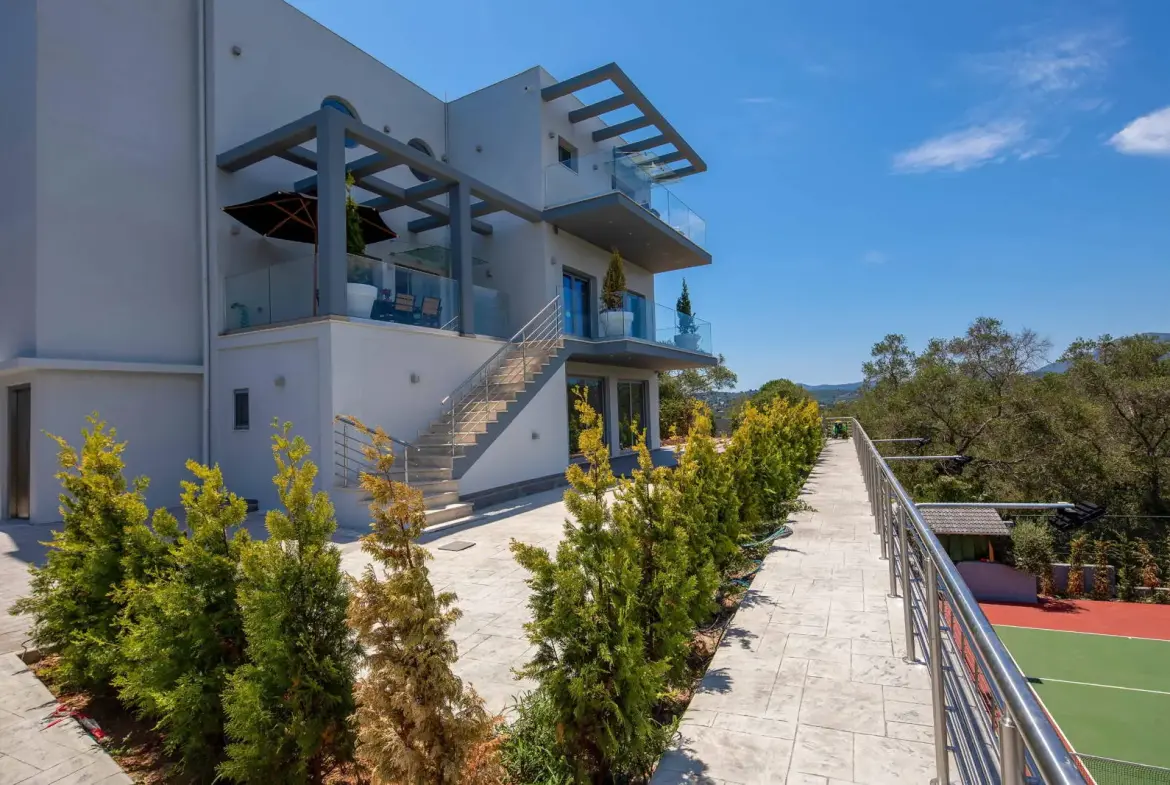 Exquisite mansion with luxurious amenities in Kommeno, Corfu