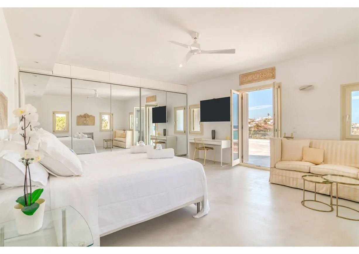 Exceptional seafront villa with direct beach access in Paros
