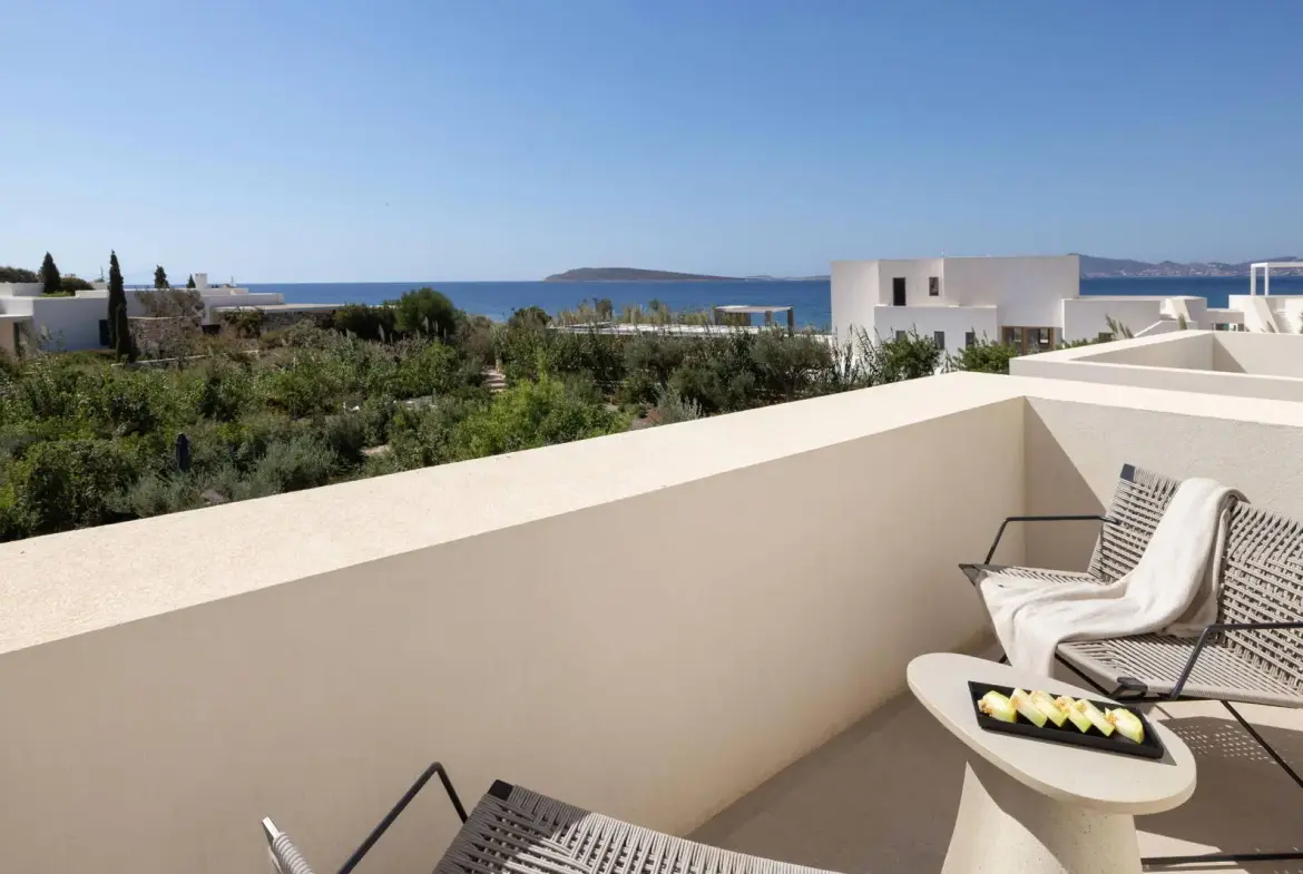 Boutique villa in an exclusive community just steps from the shore in Piso Aliki, Paros