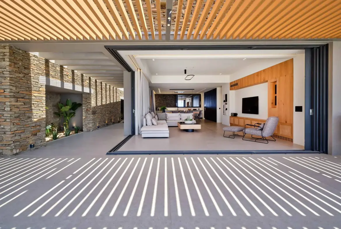 Big Blue Estate – An architectural masterpiece in Andros
