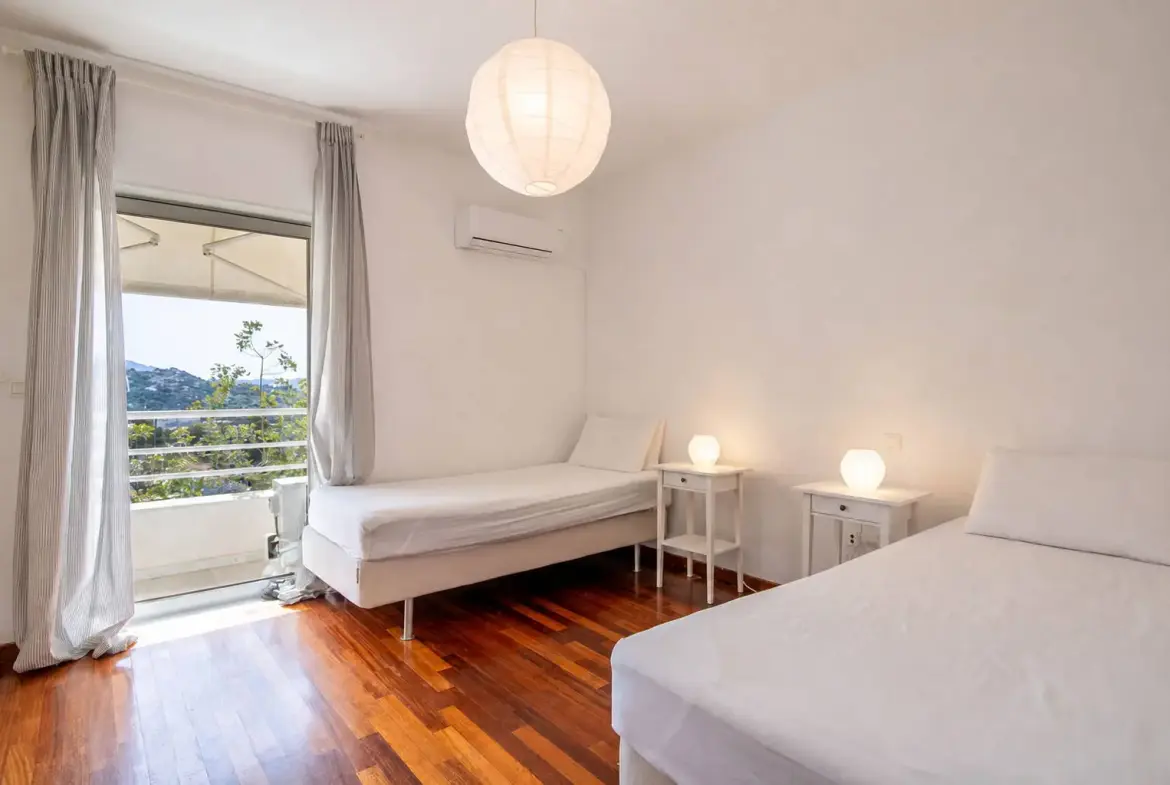 Front sea view villa with private pool in Lagonisi