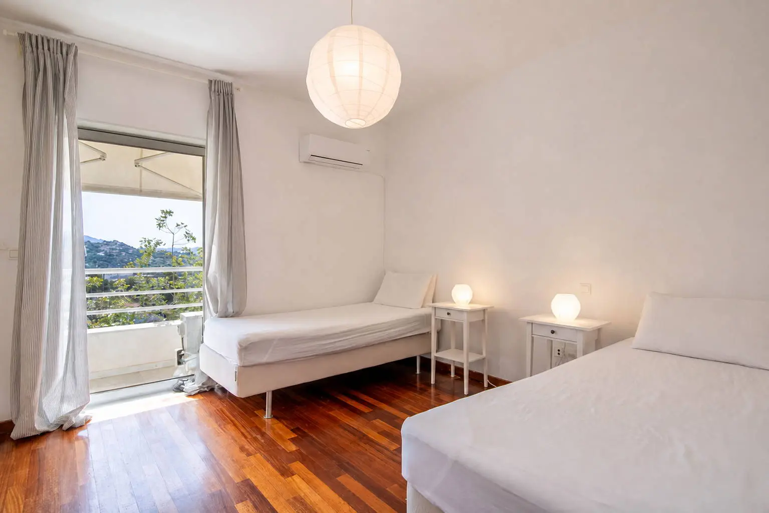 Front sea view villa with private pool in Lagonisi