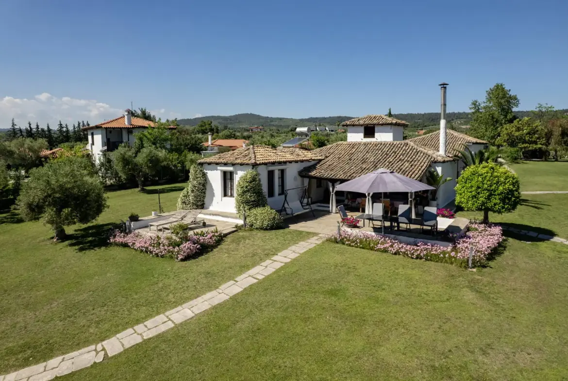 Unique seaside estate with a grand detached house