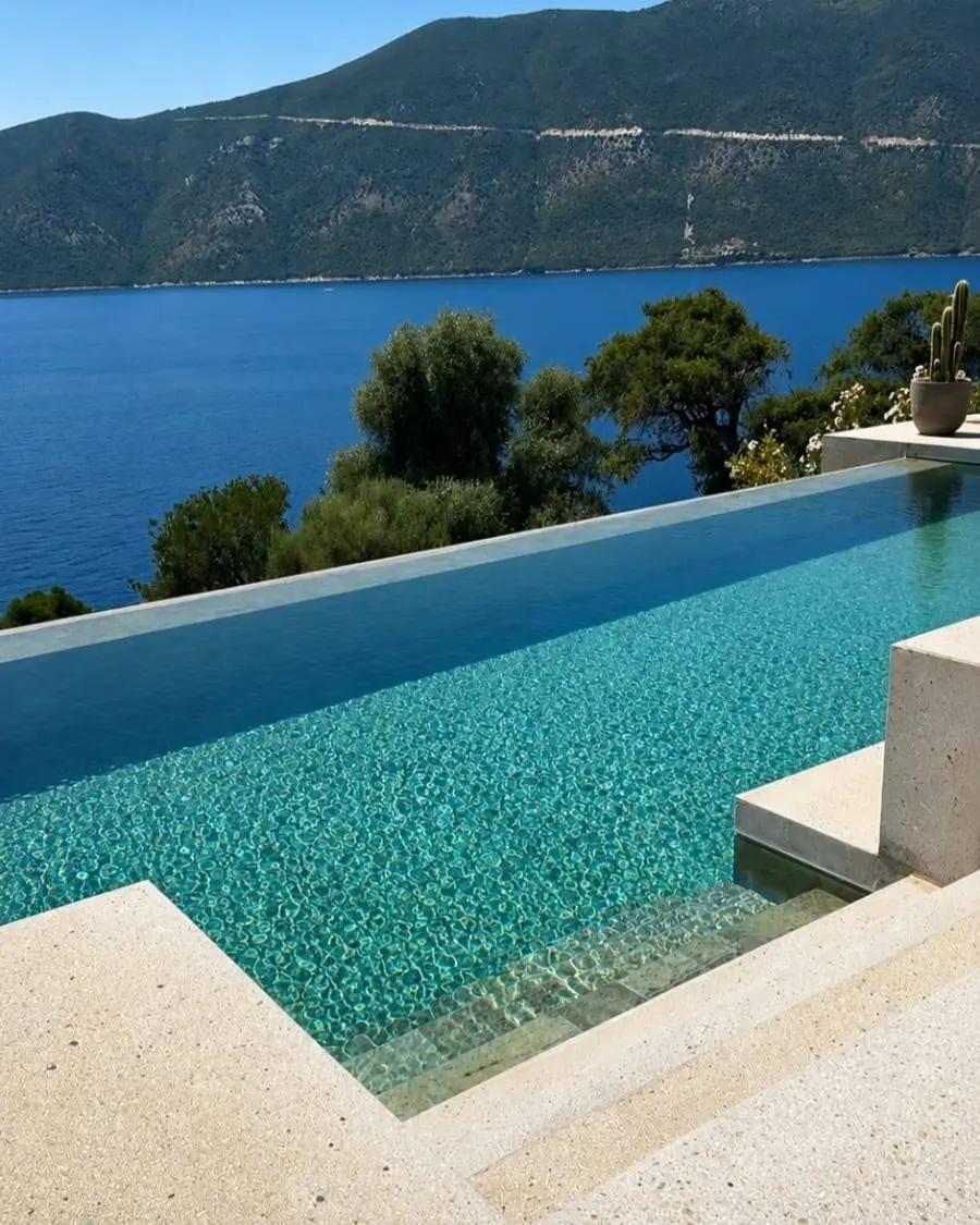 The awarded waterfront residence in Lefkada