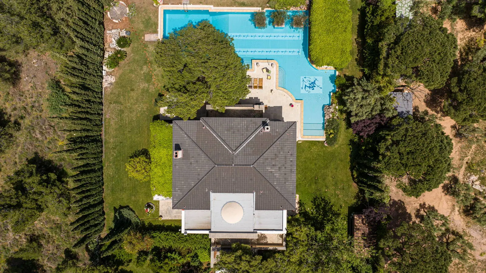 bh-24317725c2fc Unique Mansion in Kefalari