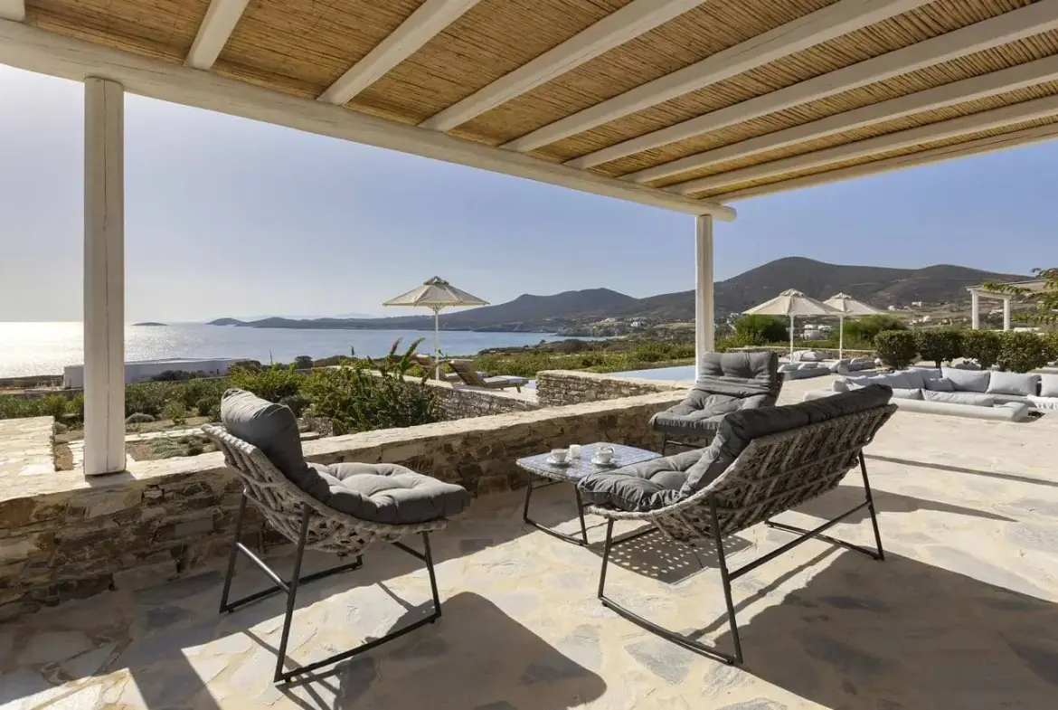 Luxury villa with dual residences and direct beach access in Antiparos