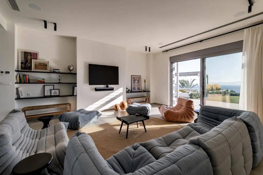 Ultra modern sea view villa with infinity pool in Pefkos