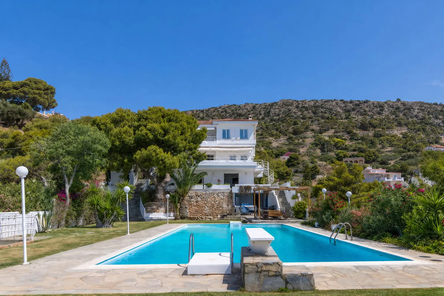 Front sea view villa with private pool in Lagonisi