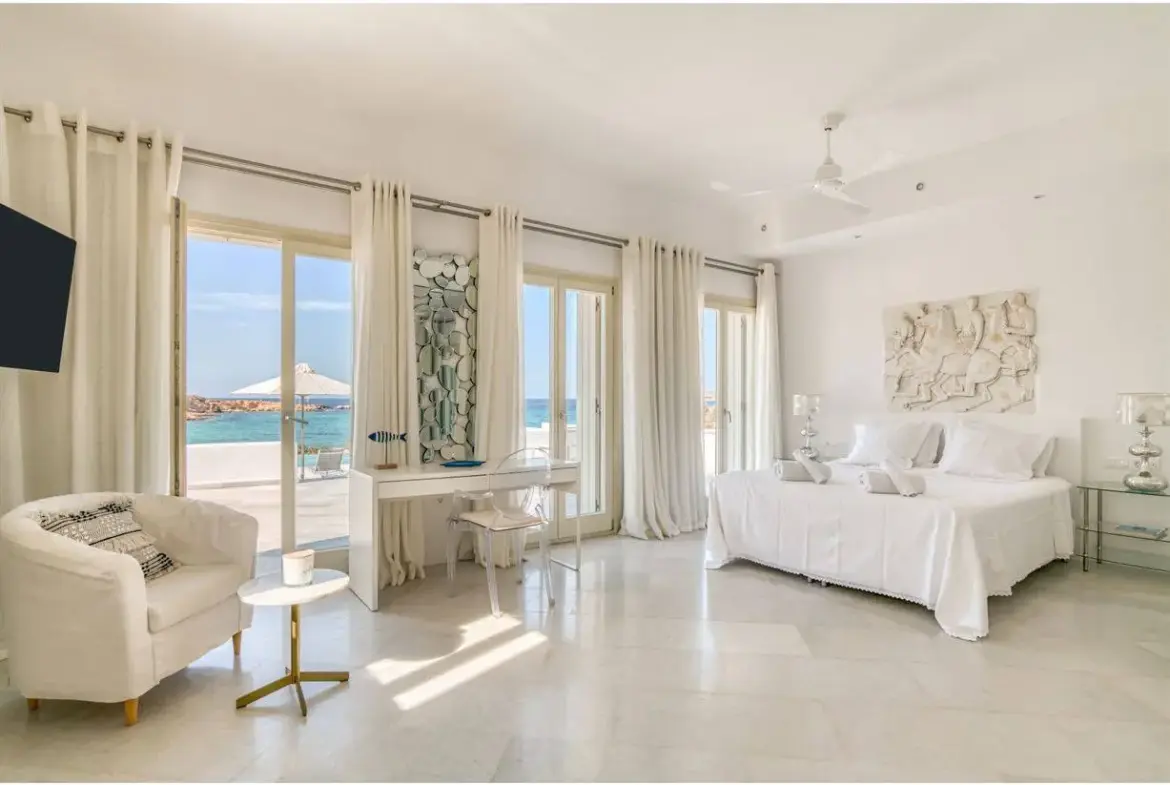 Exceptional seafront villa with direct beach access in Paros