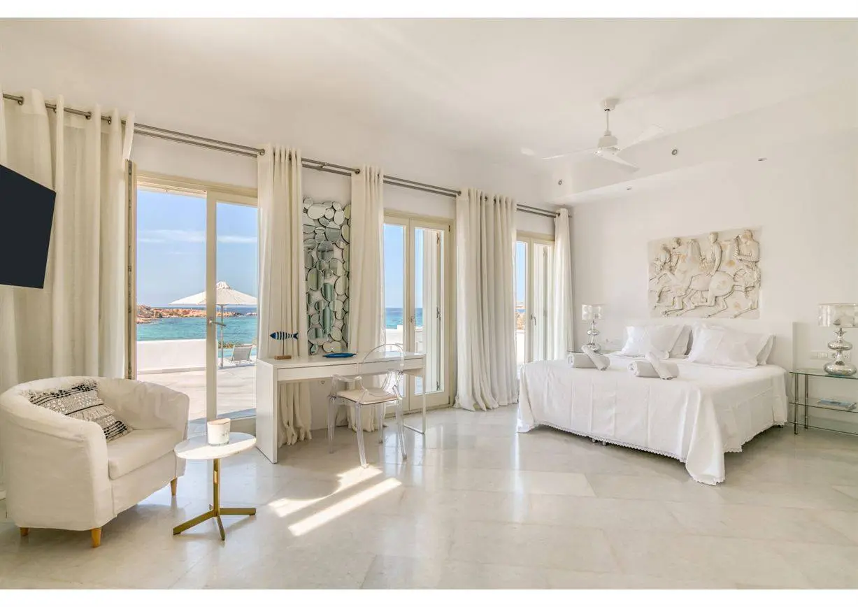 Exceptional seafront villa with direct beach access in Paros