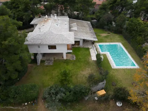 Unique residence with pool in Ekali