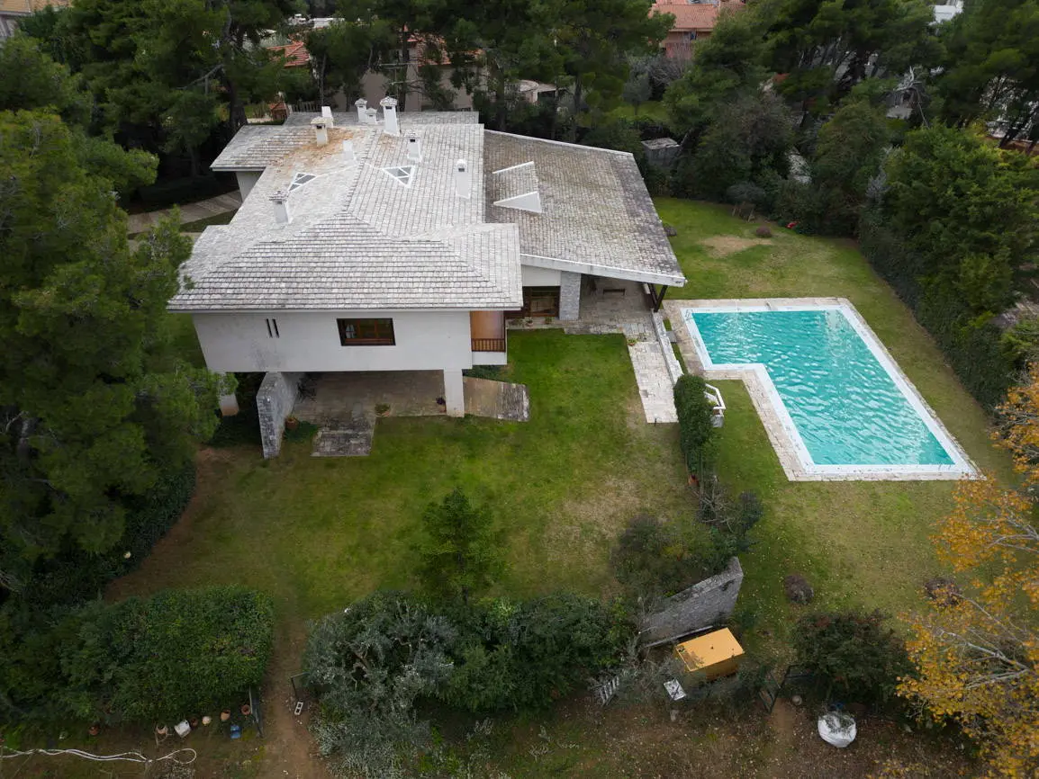 Unique residence with pool in Ekali