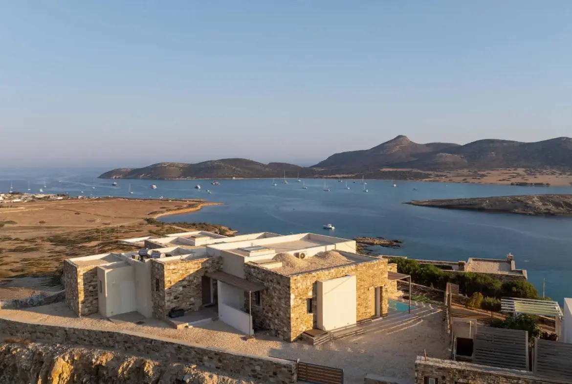 Antiparos exclusive villa with 5 private suites