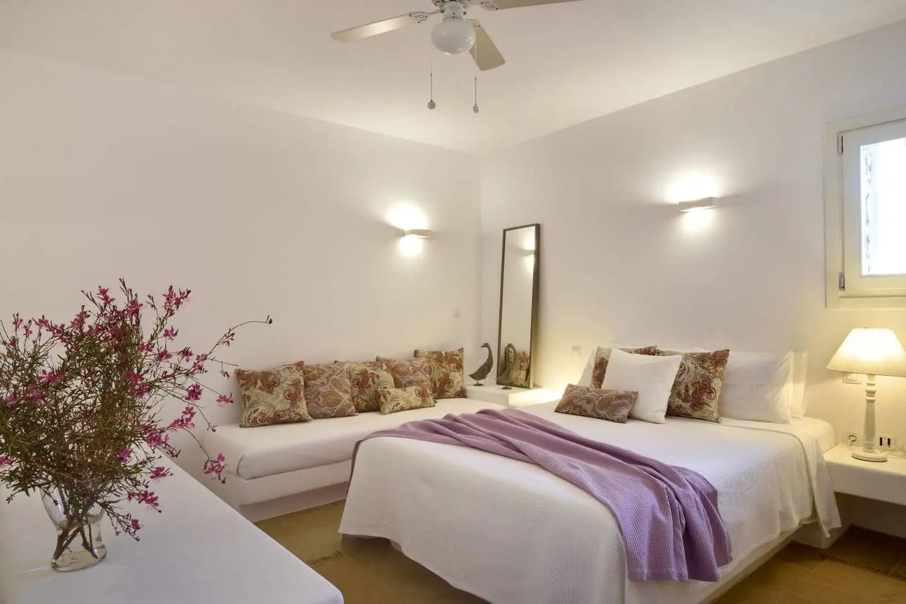 Luxury villa with dual residences and direct beach access in Antiparos