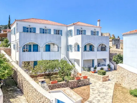 Private estate with two residences in the heart of Spetses