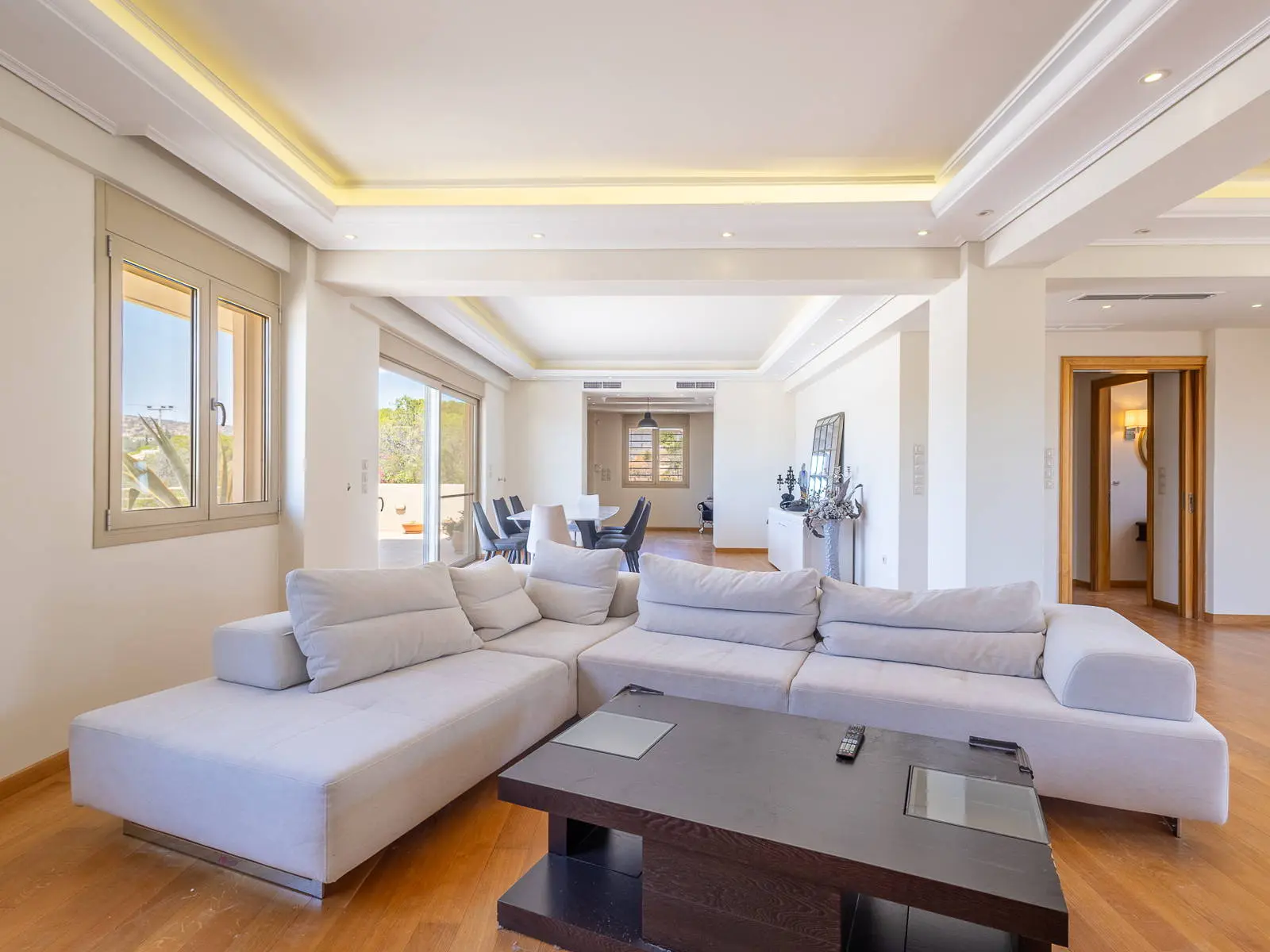 Luxurious 450 sq.m. detached house with a private pool in Agia Marina