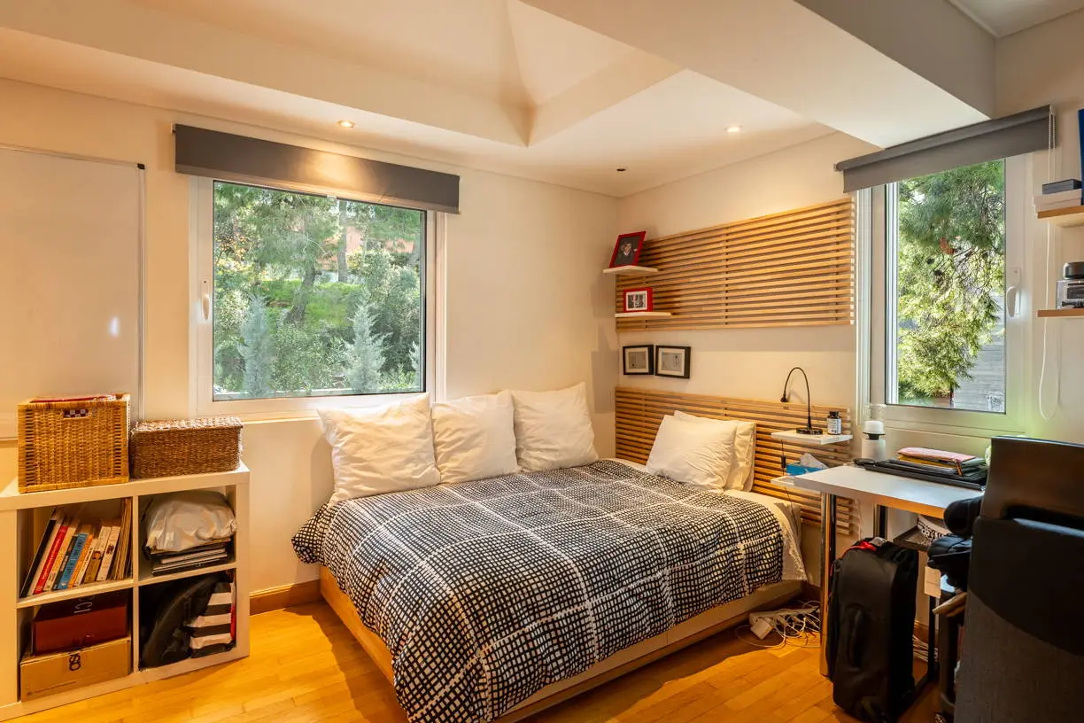 High-end detached residence set on a 1,200 sq.m. plot