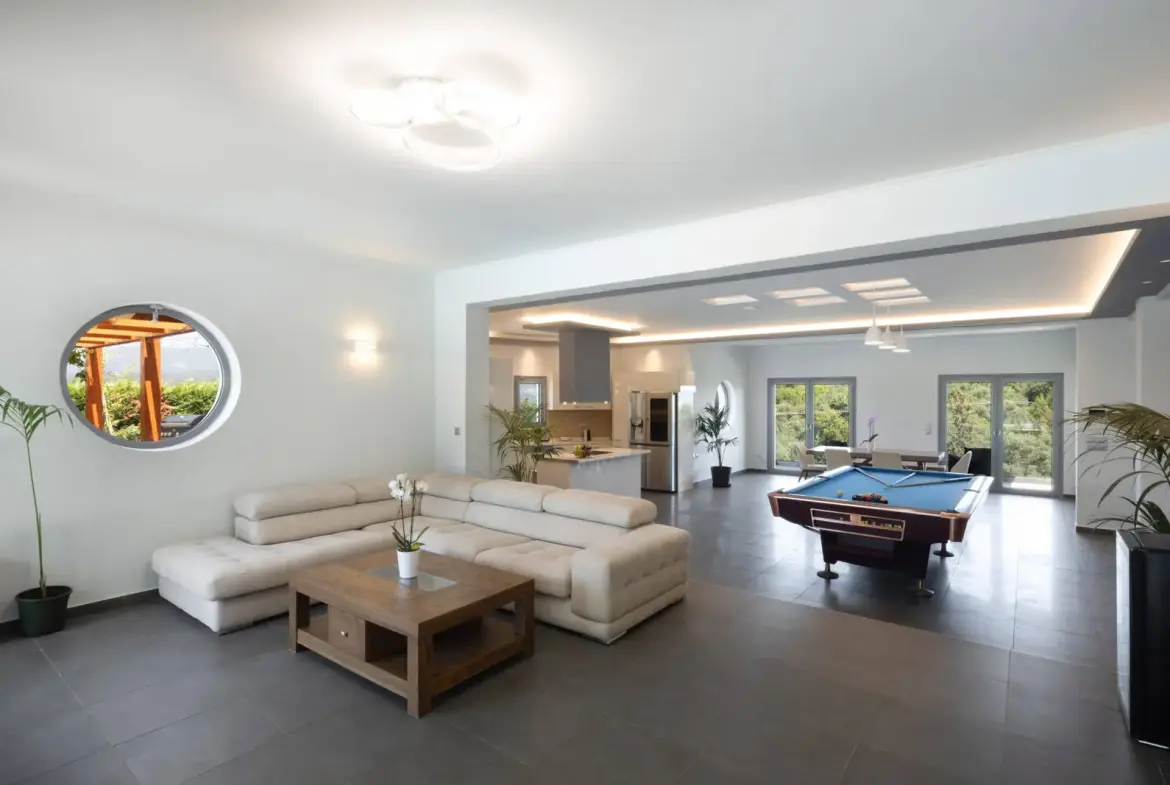 Exquisite mansion with luxurious amenities in Kommeno, Corfu
