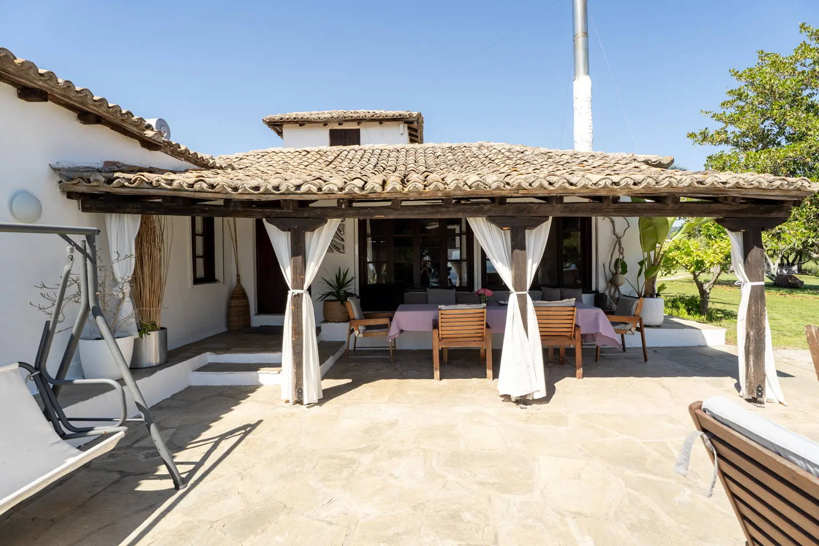 Unique seaside estate with a grand detached house