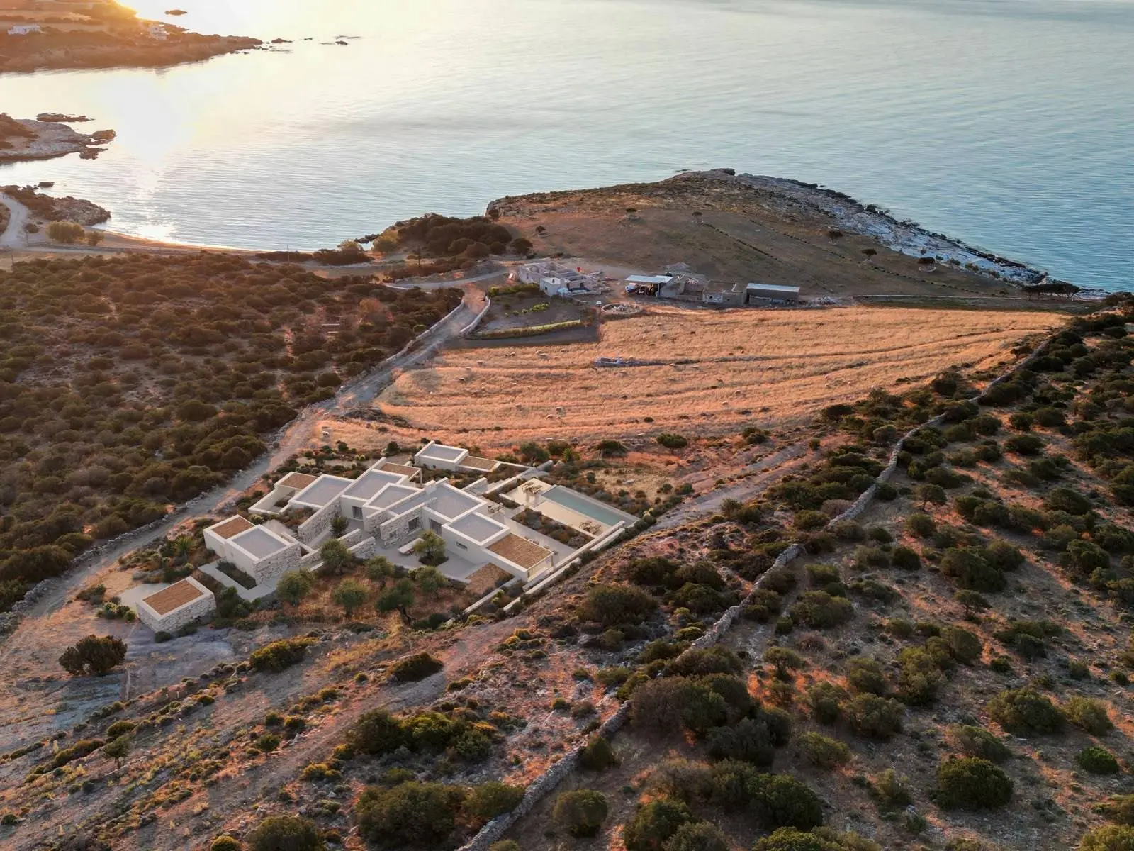 Contemporary seafront 4-bedroom villa in Tripiti, Paros