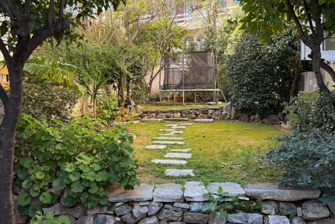 Duplex house with garden and garage in Palaio Psychiko