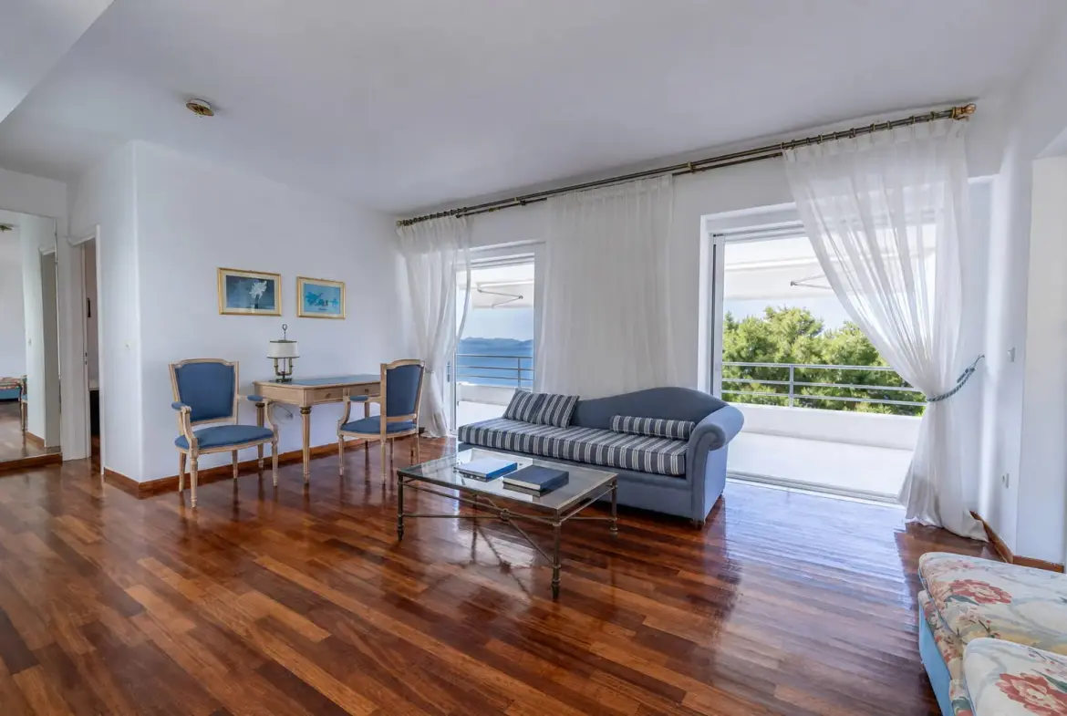 Front sea view villa with private pool in Lagonisi