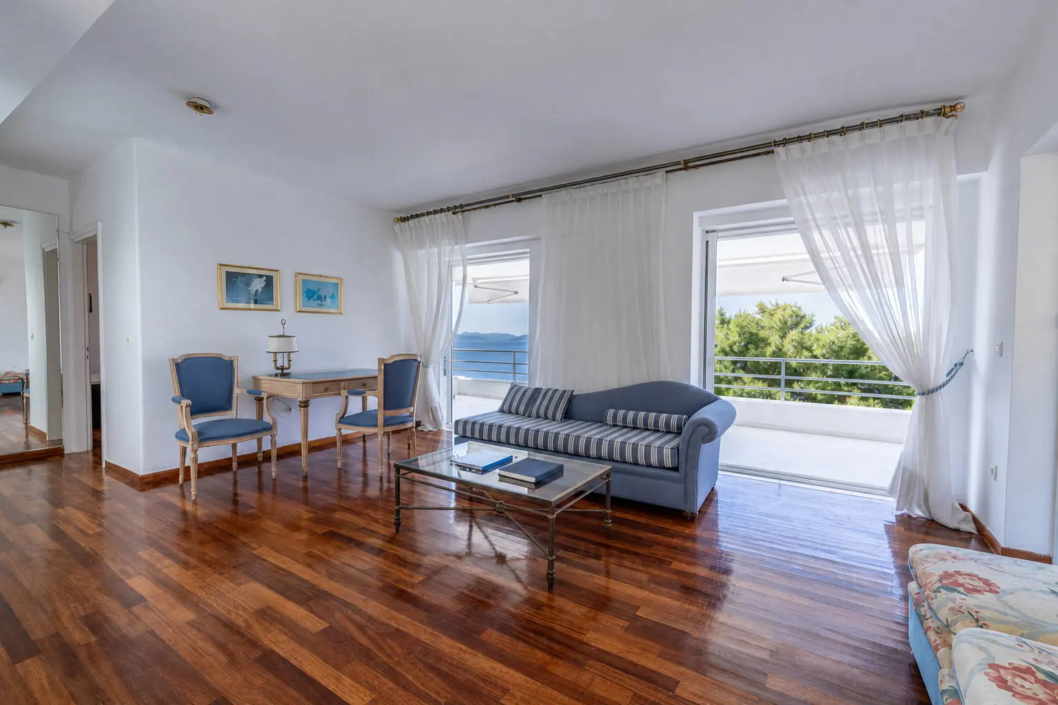 Front sea view villa with private pool in Lagonisi