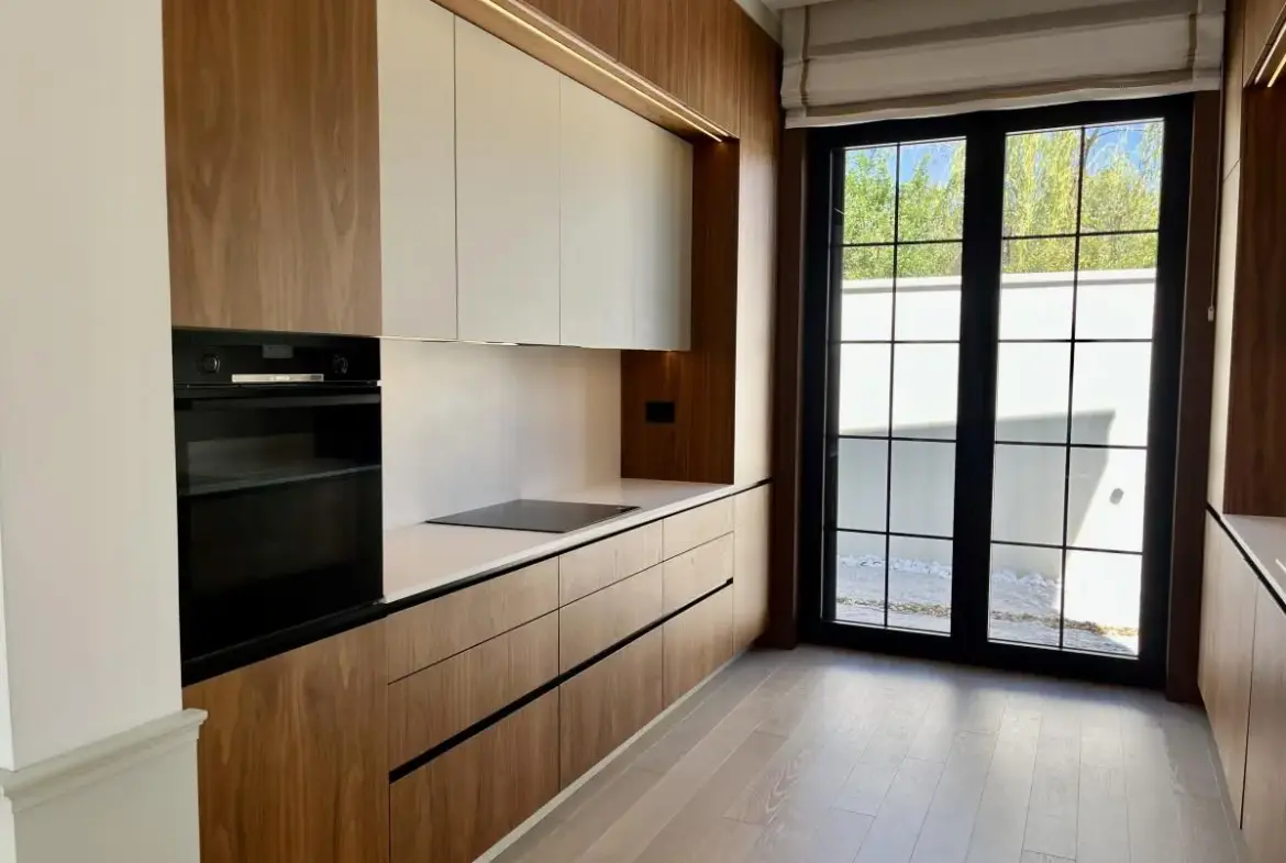 Modern Villa with a Swimming Pool in Avala