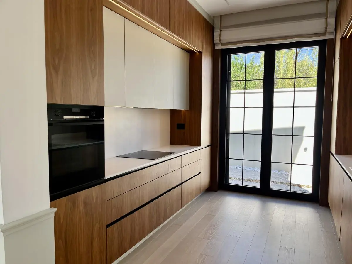 Modern Villa with a Swimming Pool in Avala