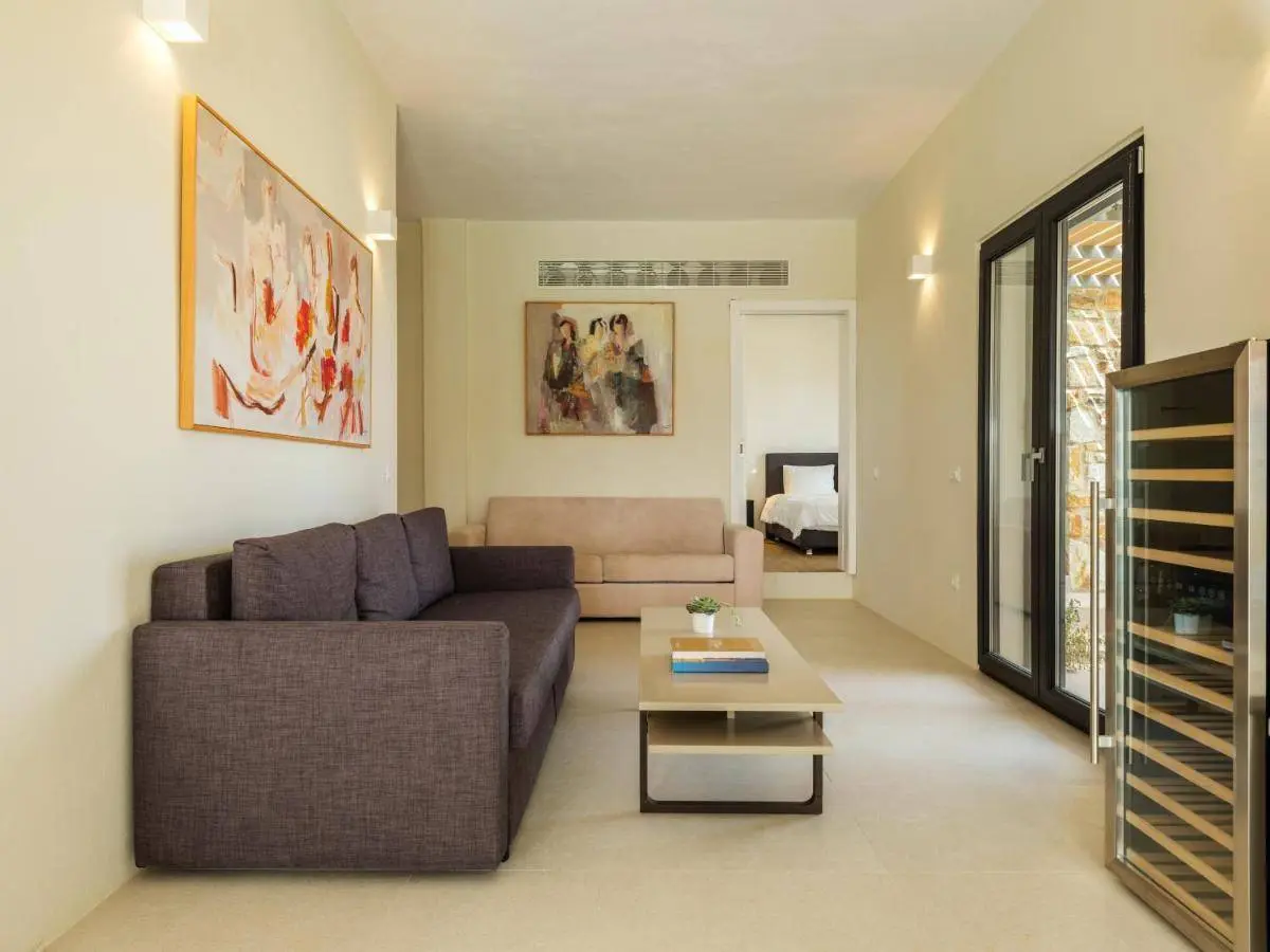 Antiparos exclusive villa with 5 private suites