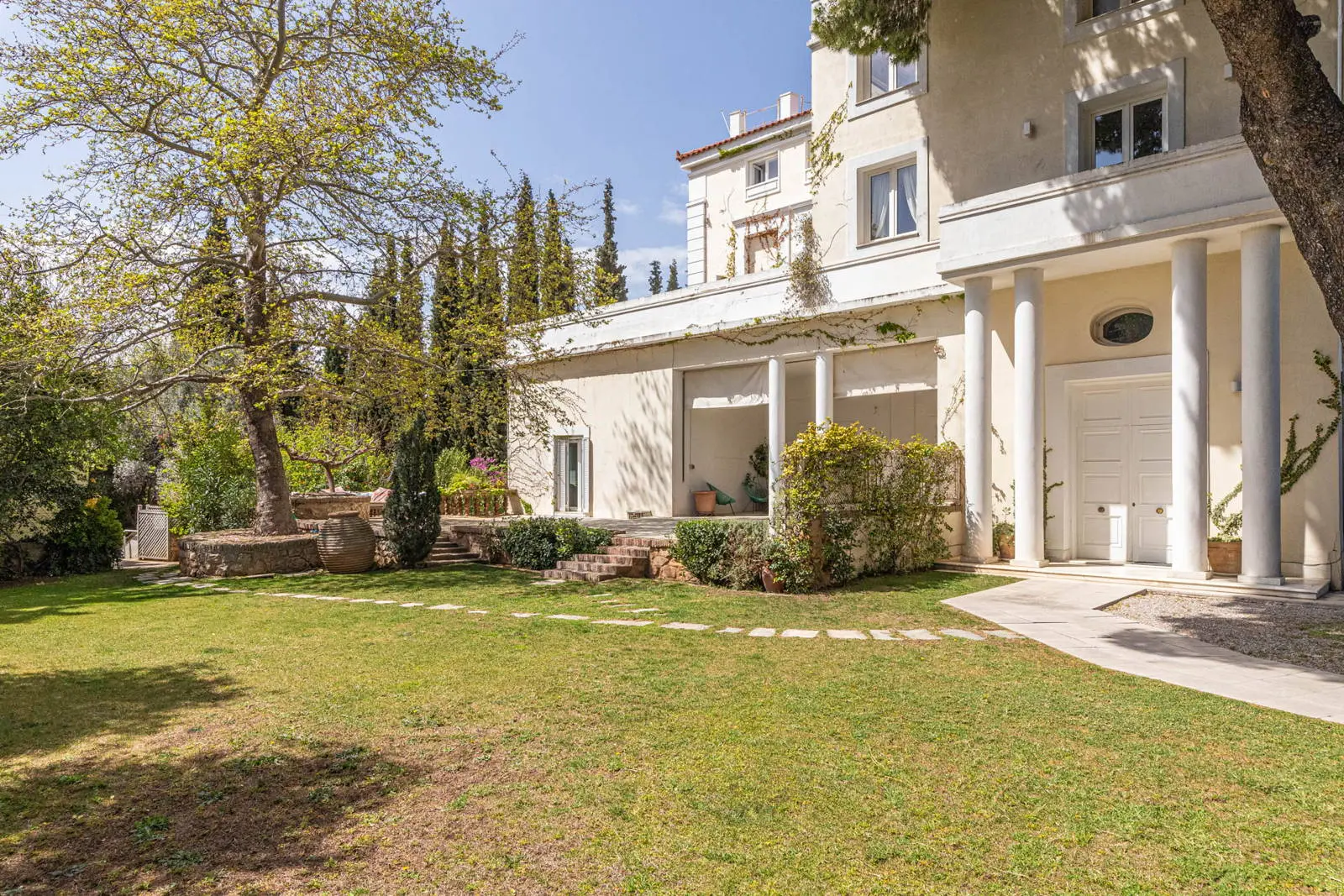 bh-34f156587763 Historic mansion on a 2,260 sq.m. plot