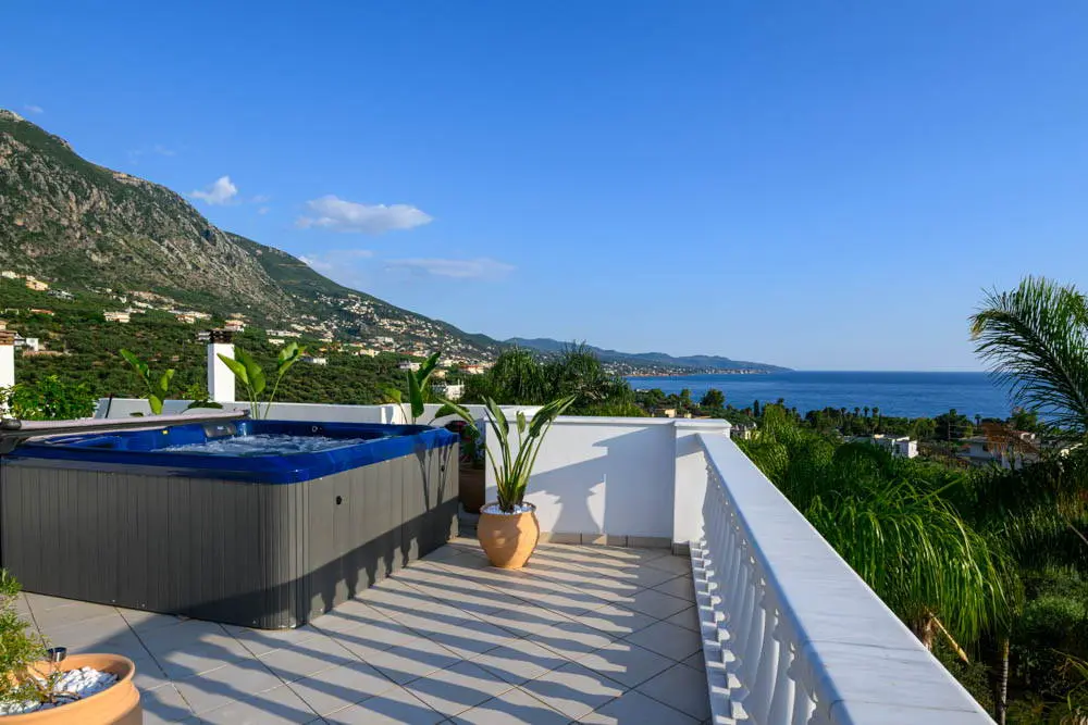 Elegant villa with pool & views in Kalamata, Messinia