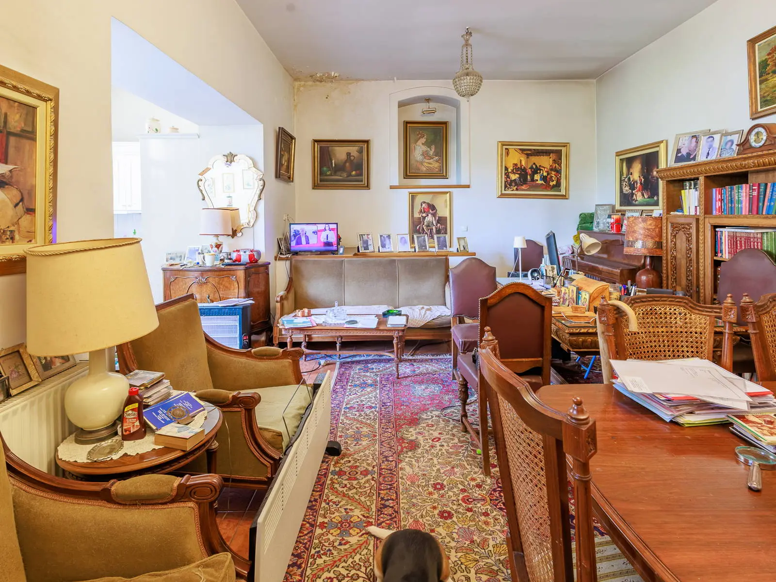 Historic detached house in Plaka with large courtyard
