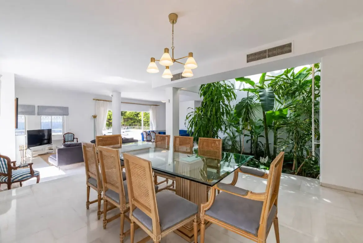 Front sea view villa with private pool in Lagonisi
