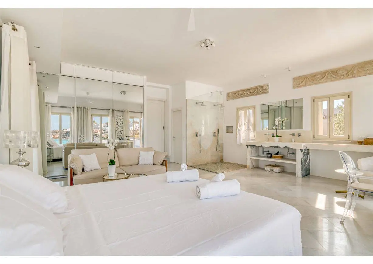 Exceptional seafront villa with direct beach access in Paros