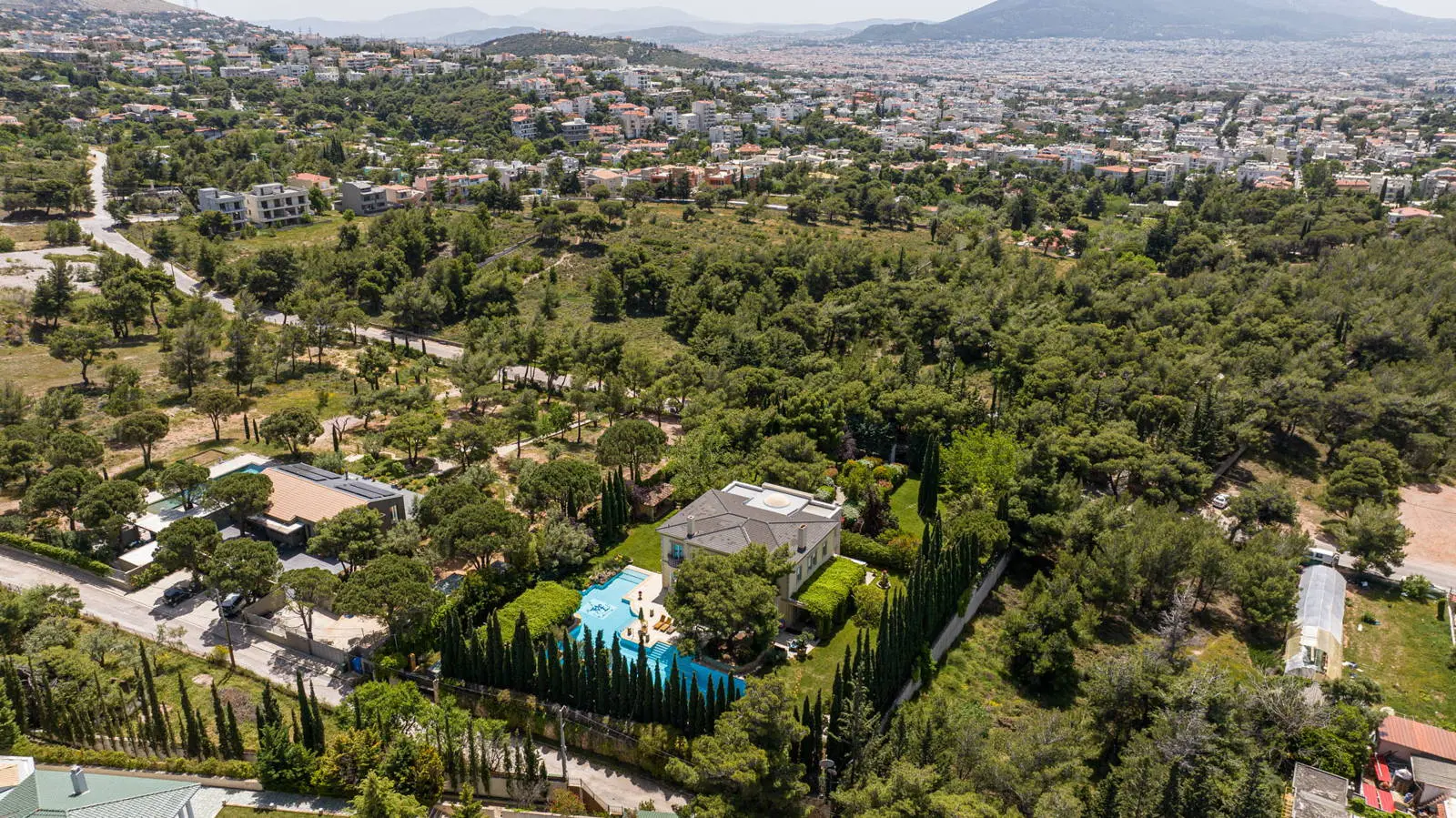 bh-387ee448a4e0 Unique Mansion in Kefalari