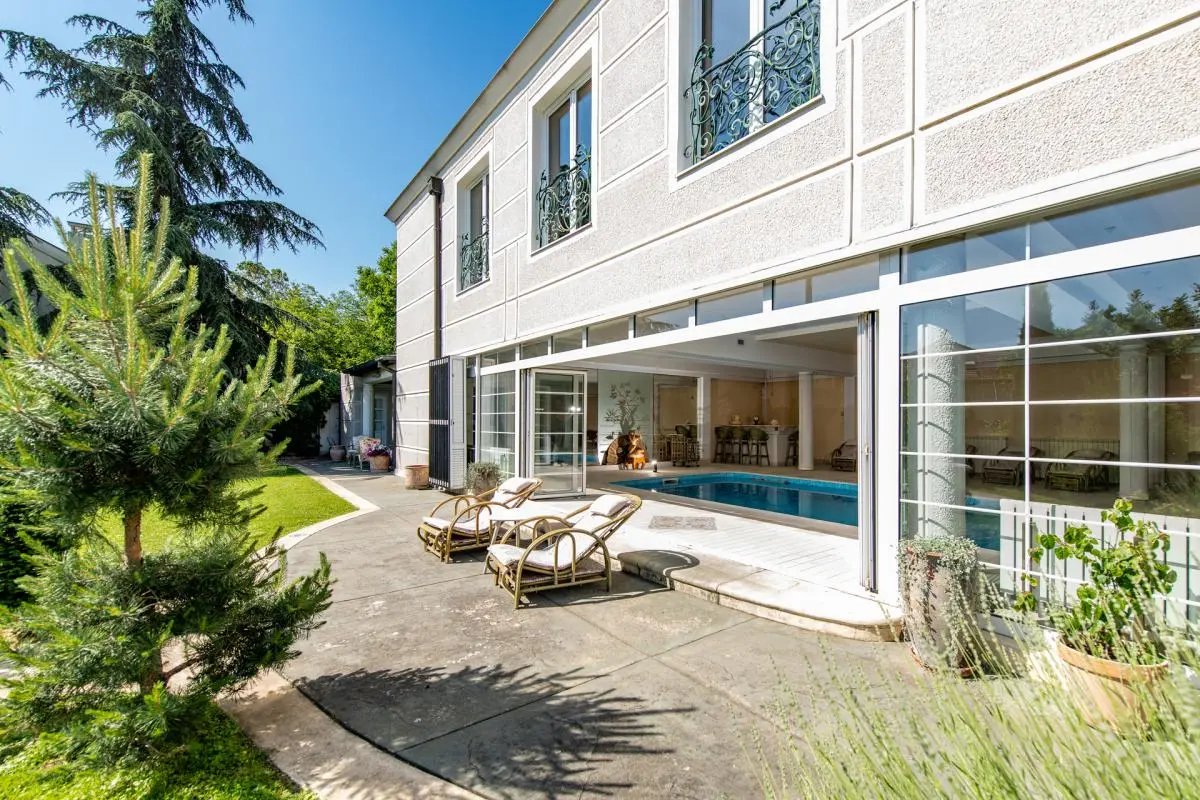 Family Villa in Dedinje