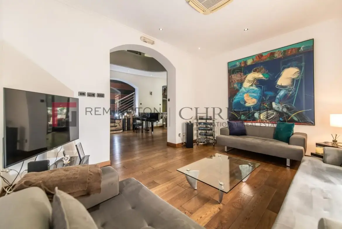Distinguished City Villa in the Heart of the Urban Core
